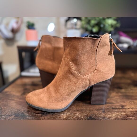 Brash Women's Tan Suede Ankle Booties size 9 - Picture 7 of 9